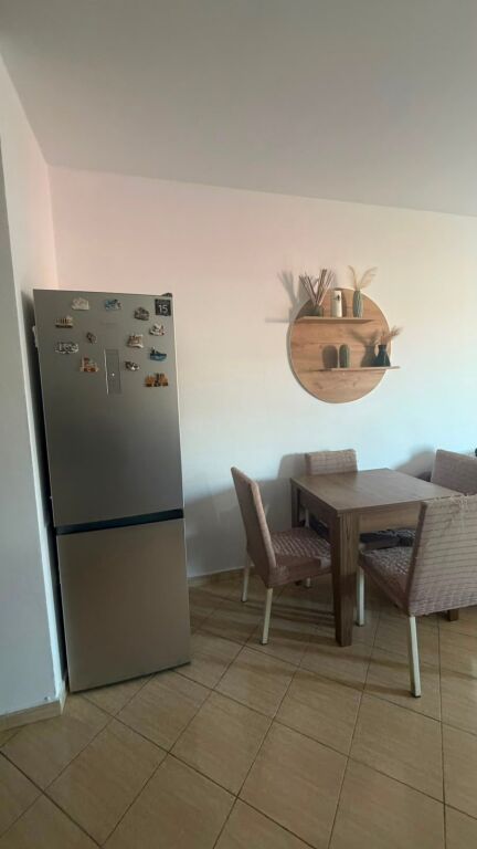 Kodra e Diellit prane Furre Buke Dumrea jepet me qera apartament 1+1,i mobiluar  55,000Leke