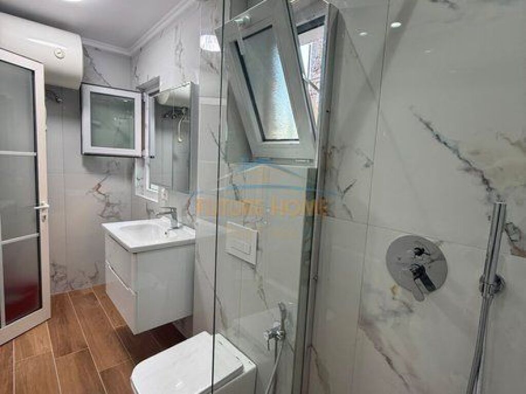 Shitet, Apartament 1+1, Xhamlliku, Tirane.