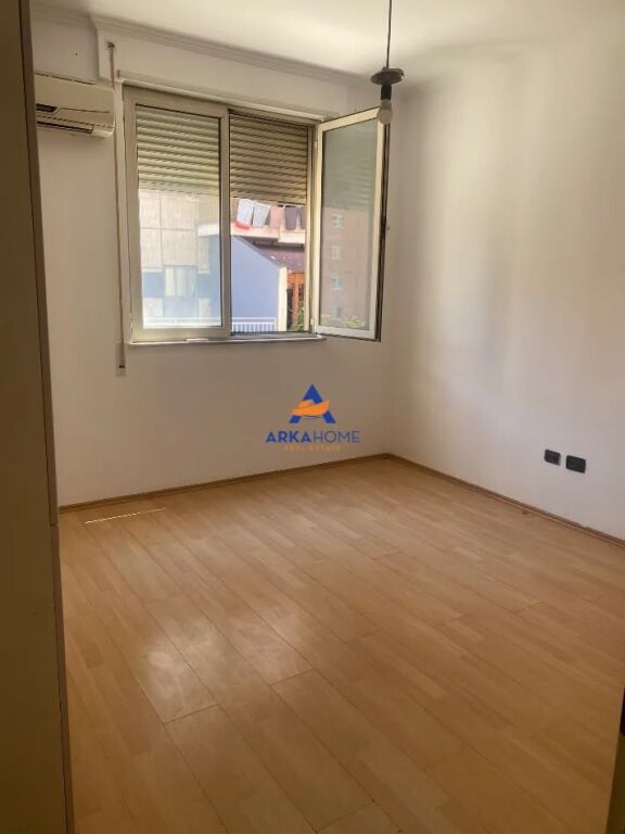 APPARTAMENTO 2+1 IN AFFITTO "VICINO AL LICEO ISMAIL QEMALI" 50.000 LEKE