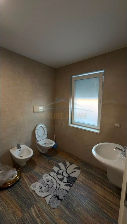Rent, Apartment 2+1+2 + Parking Spot, Fresk, Tirana.