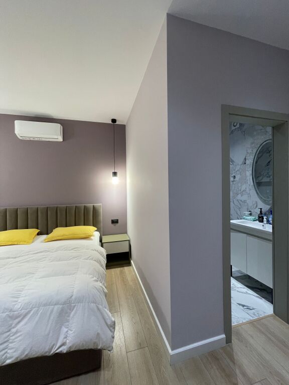 Jepet me qera apartament 2+1+2 tek Rruga e Kosovareve