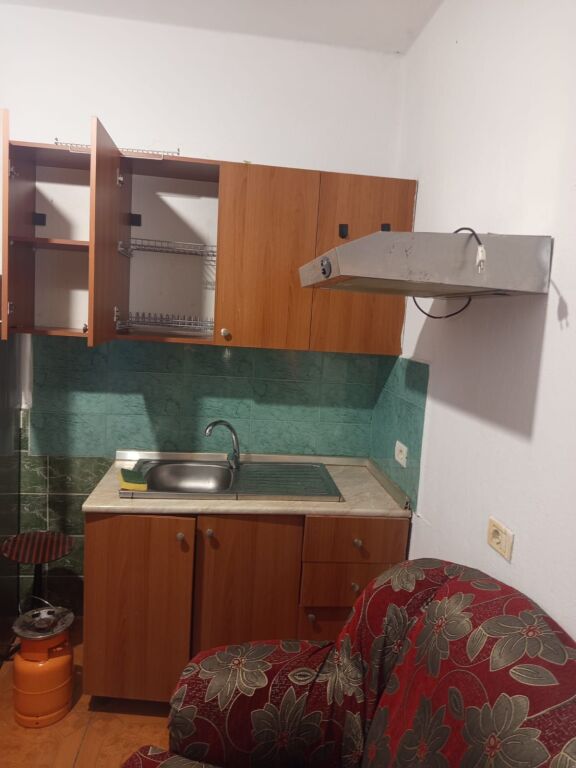 GARSIONERE 21000 LEKE.PALLATI I SPORTIT