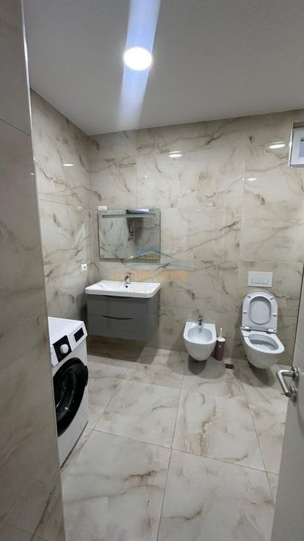 Qera,Apartament 2+1+2+Post Parkimi,Kopshti Botanik,Tiranë