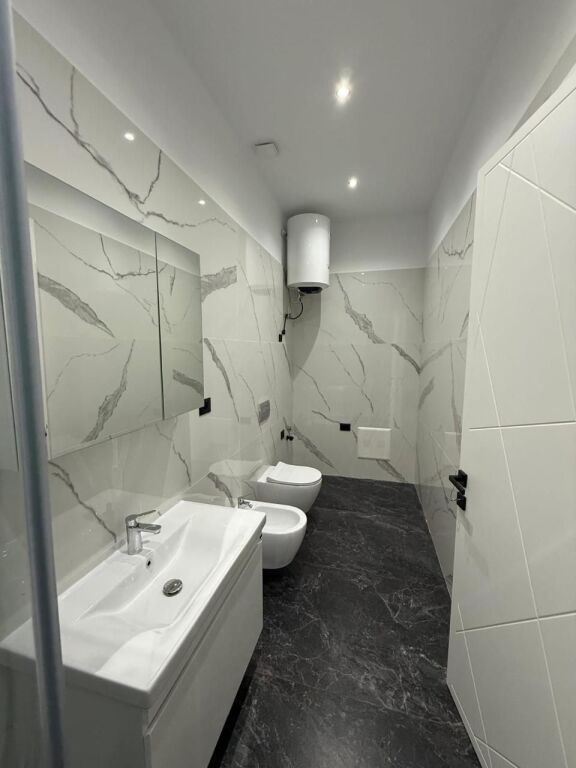 Shitet Apartament 1+1