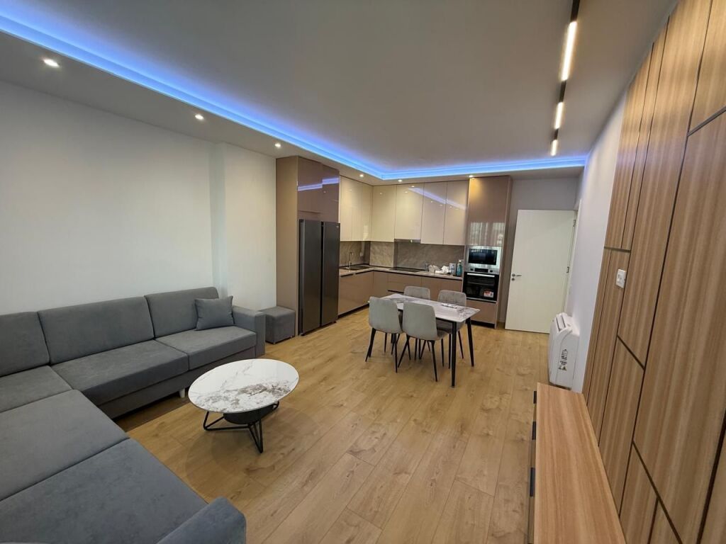 Qera, Apartament 2+1+2, Kamez