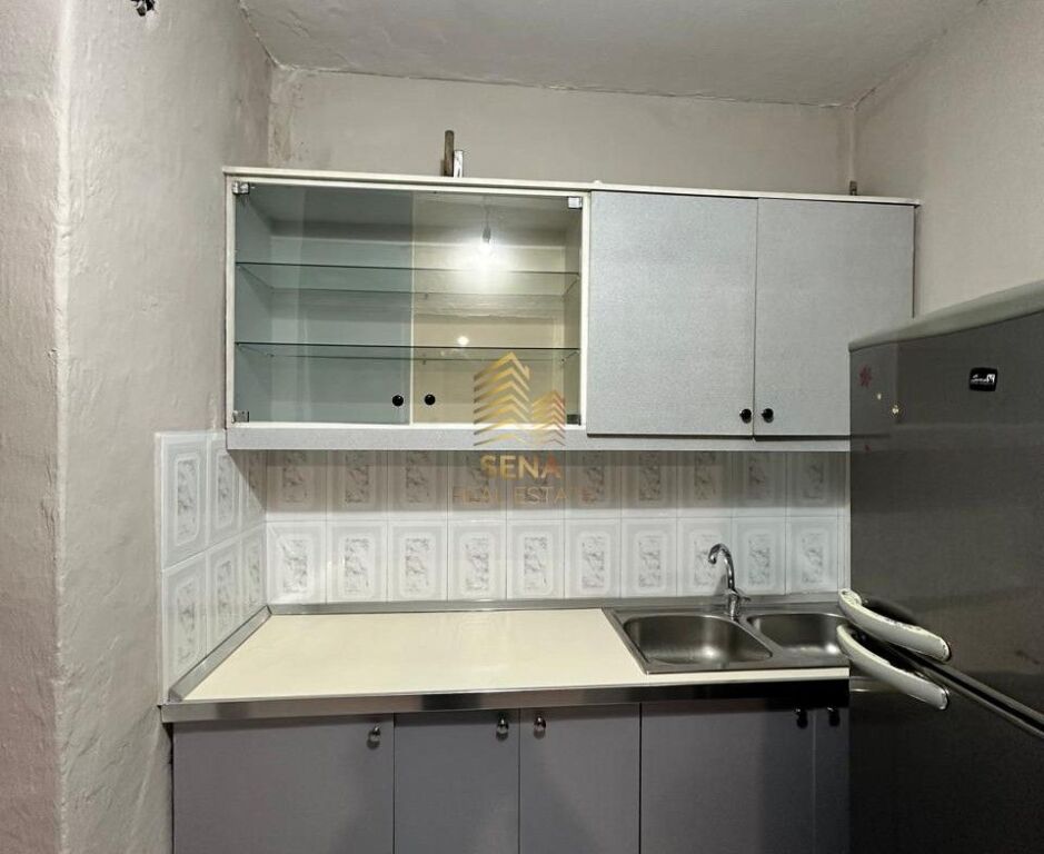 Affitto, Appartamento 1+1, Laprake - vicino alla Stazione di Servizio Kupola, 45.000 Leke Trattabili