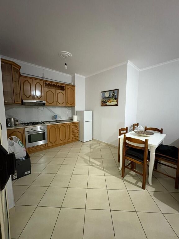 Shitet Apartament 1+1 – Zona Albano Romina, Vlorë