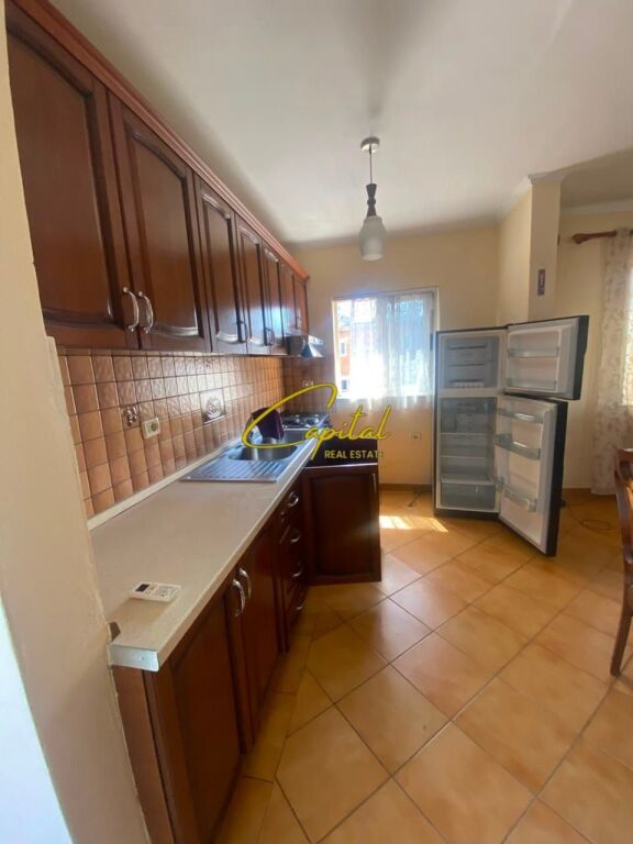 APARTAMENT ME QIRA 2+1+2 ISH PARKU 50.000 LEKE