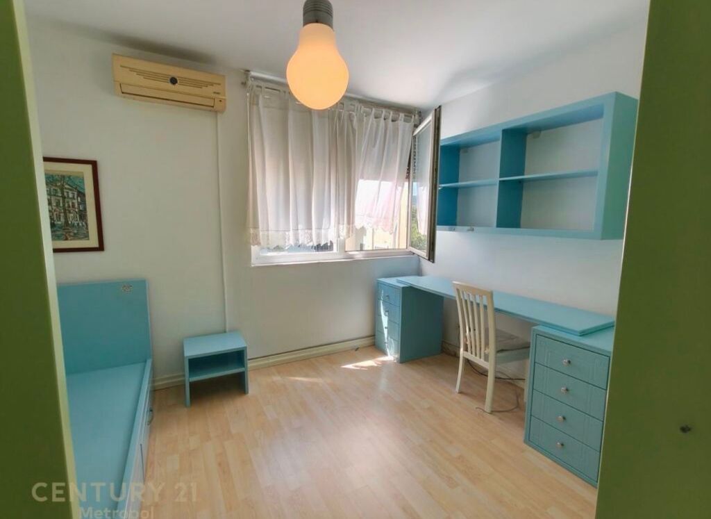 APARTAMENT 2+1 Me Qira PRANE ISH EKSPOZITES