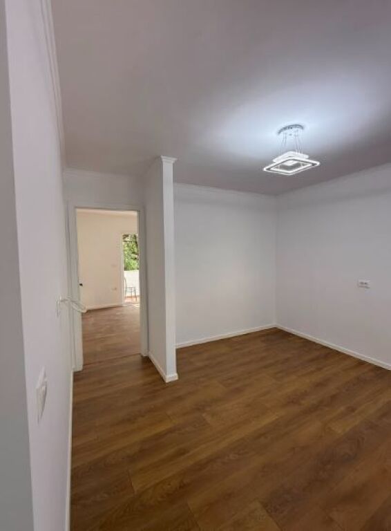 Apartament 1+1 ne Shitje ne Xhamllik  ID 5322