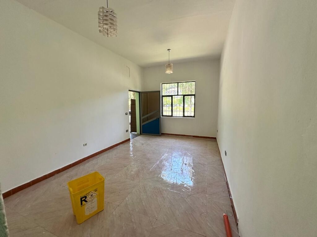 SHITET GODINË 2-KATËSHE – HOTEL 7 DHOMA + AMBIENT BIZNESI, LLIXHA ELBASAN
