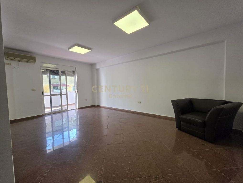 Apartament 2+1 Per Qira tek Stadiumi Dinamo