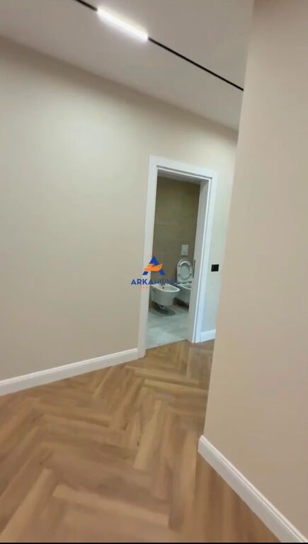JEPET APARTAMENT 2+1 ME QERA PËR ZYRA "TEK HIPOTEKA!" 1200 EURO (I DISKUTUESHEM)