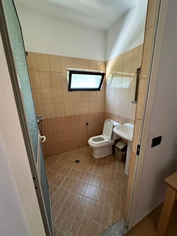 SHITET GODINË 2-KATËSHE – HOTEL 7 DHOMA + AMBIENT BIZNESI, LLIXHA ELBASAN