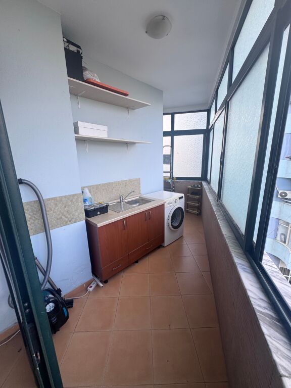 Jepet me qera apartament 2+1 prane ish Ekspozites.