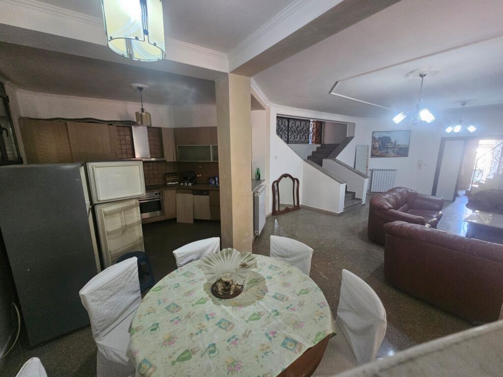 FOR RENT SPACE 200 m² – SUITABLE FOR OFFICE OR RESIDENCE