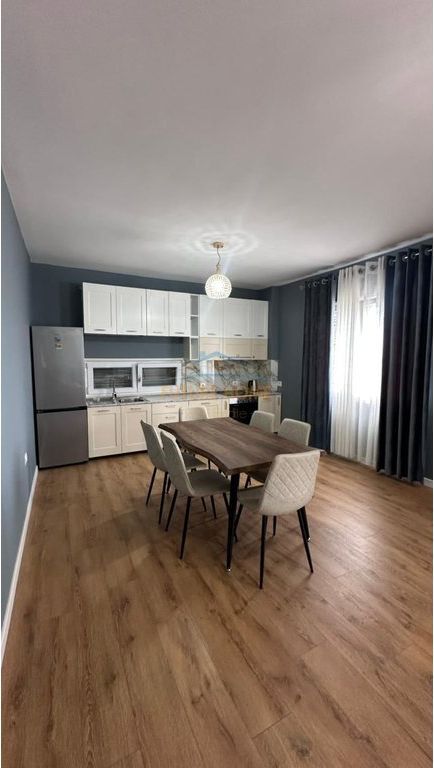 Qera,Apartament 2+1+2+Post Parkimi,Kopshti Botanik,Tiranë