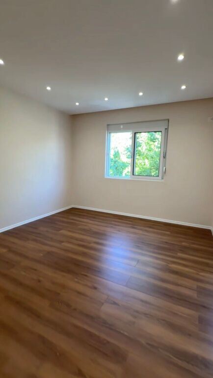 Shitet Apartament 2+1 ne Durres