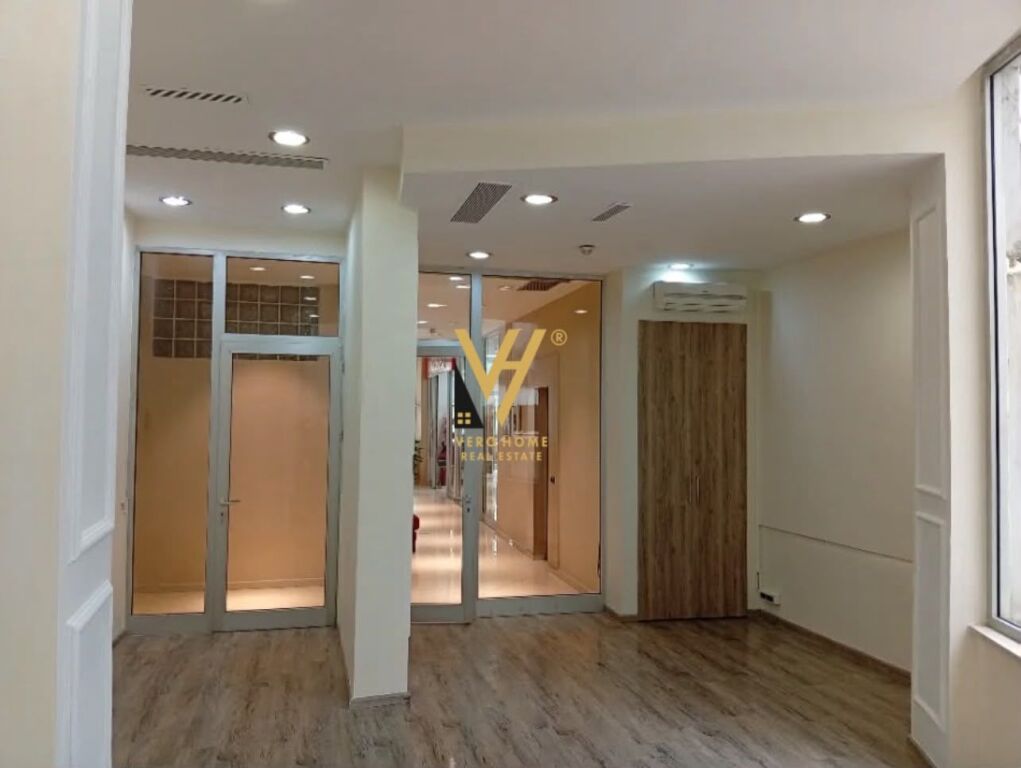BUSINESS PREMISES FOR SALE 34 M2 AT MYSLYM SHYRI 165,000 EURO