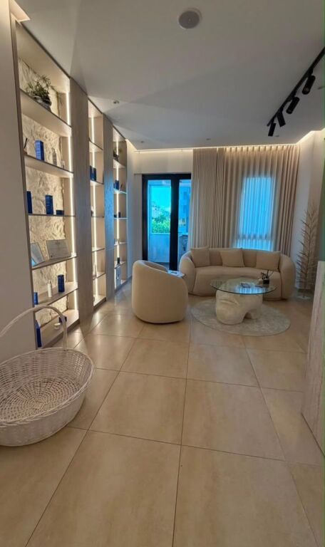 🏢 LOCALE UFFICIO IN AFFITTO – SQUARE 21, VIA KAVAJËS