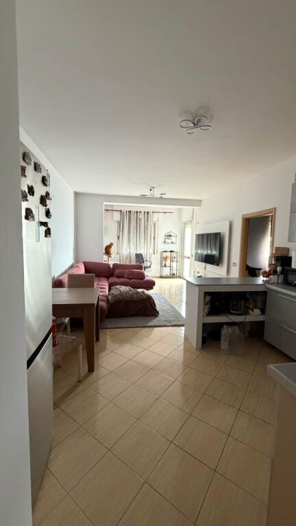 Kodra e Diellit prane Furre Buke Dumrea jepet me qera apartament 1+1,i mobiluar  55,000Leke
