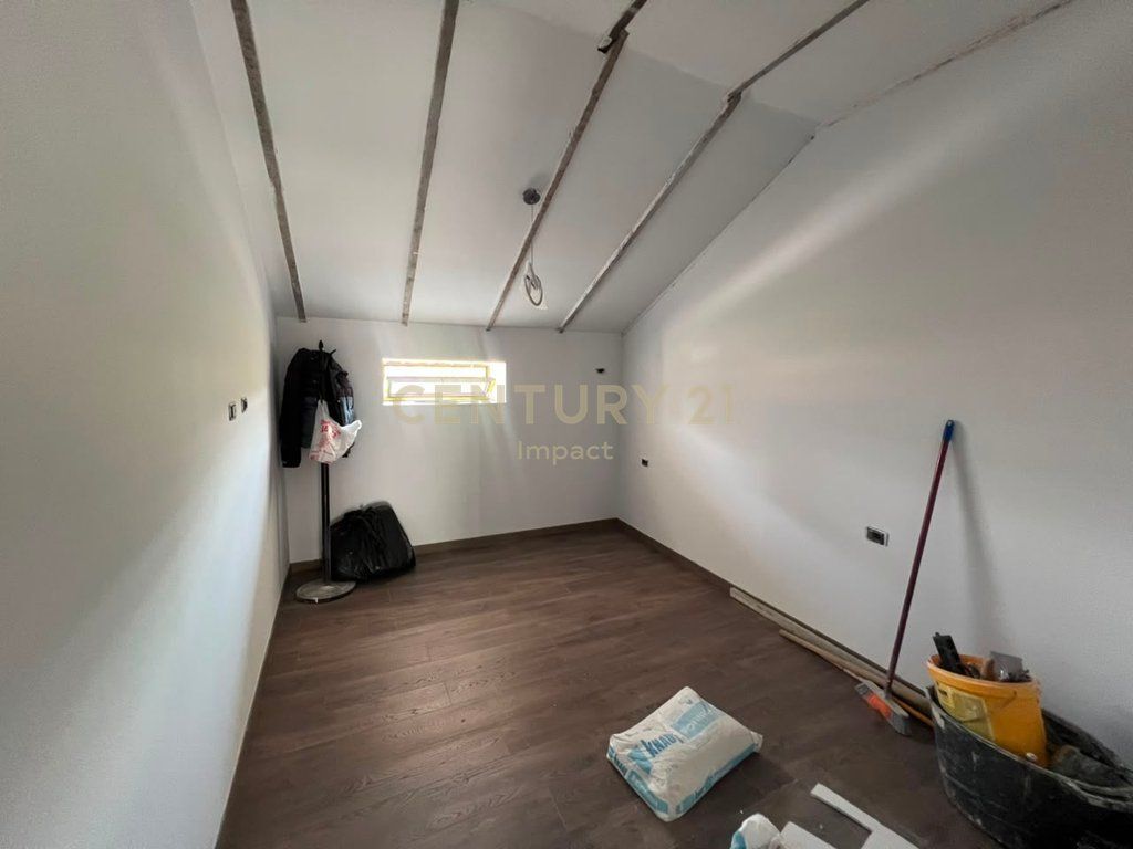 Apartament 1+1 për shitje tek Shallvaret! 190,000 € 18,430,000 Lekë