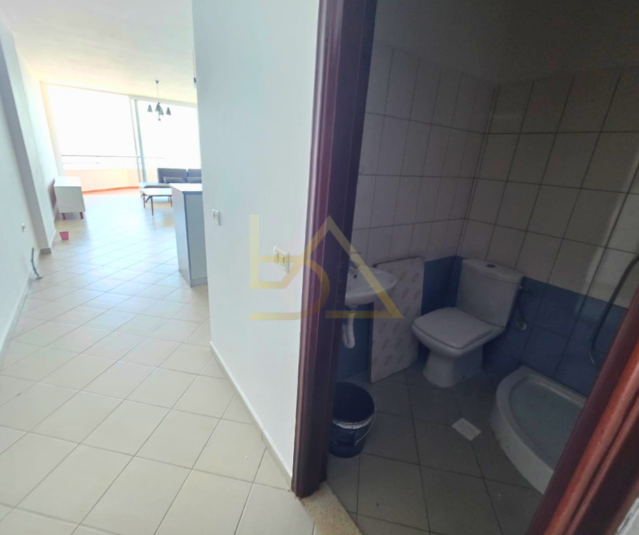 Apartament 3+1 me Pamje Deti për Shitje – Sarandë, Zona e Portit