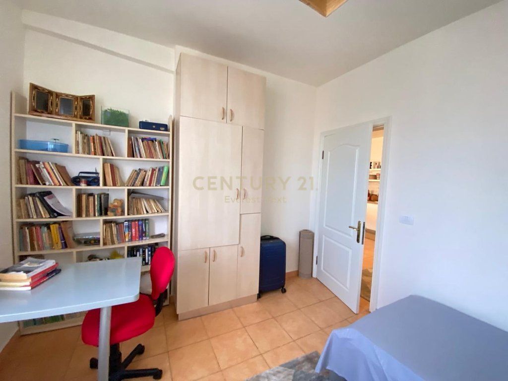 Apartament 2+1 per Qira Rruga Kavajes 860 € /Muaj 80,000 Lekë /Muaj