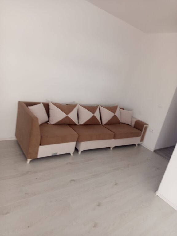 APARTAMENT 2+1. 35000 LEKE.YZBERISHT