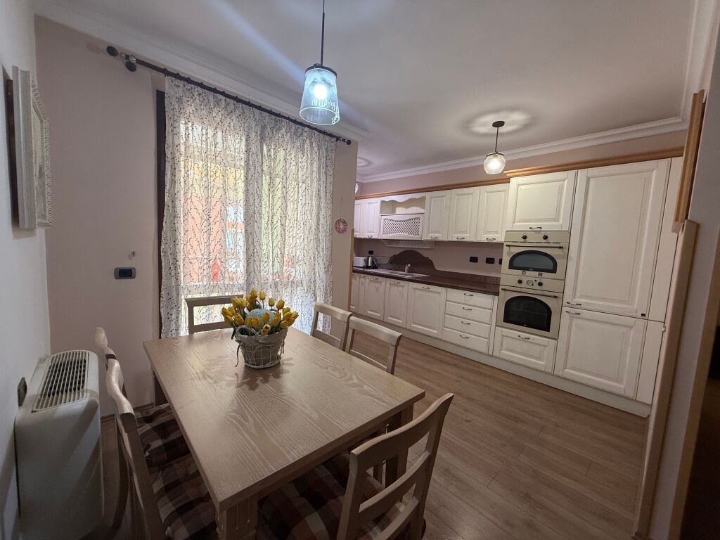 Apartament 2+1+Parkim KOpshti Botanik