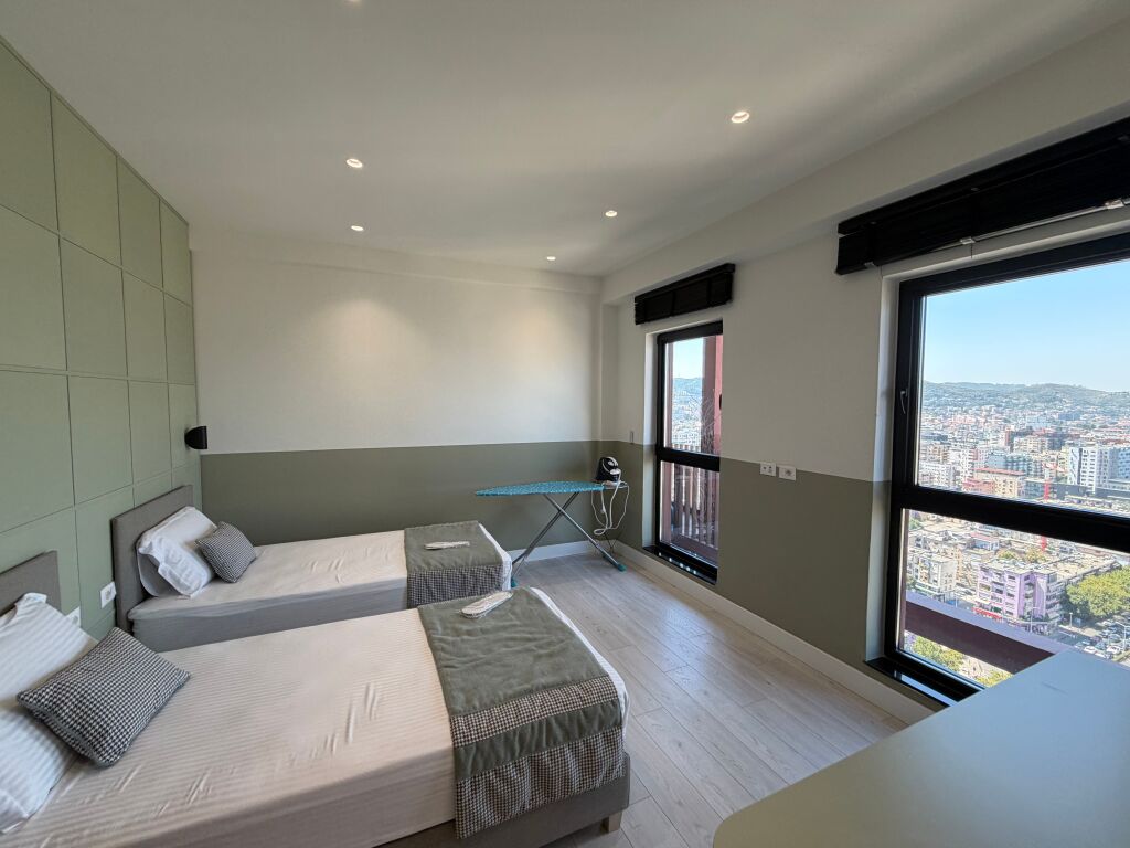 🏡 SHITET APARTAMENT PREMIUM 2+1 | TIRANA GARDEN BUILDING  ✨ Pamje spektakolare e Tiranës nga kati i 20-të!  Shitet super apartament 2+1, me sipërfaqe 125 m², në kompleksin Tirana Garden Building.  💰 Çmimi: 520 milionë lekë  