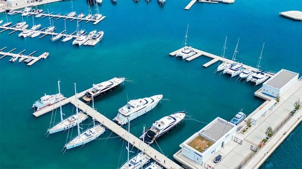 Appartamento 3+1 Con Cortile In Vendita A Porto Lalëzi,