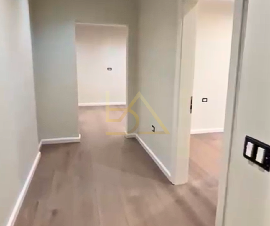 Apartament 1+1 për Shitje – Komuna e Parisit, Tiranë