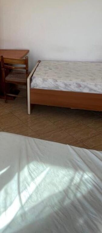 GARSIONERE 16000 LEKE.VILAT GJERMANE