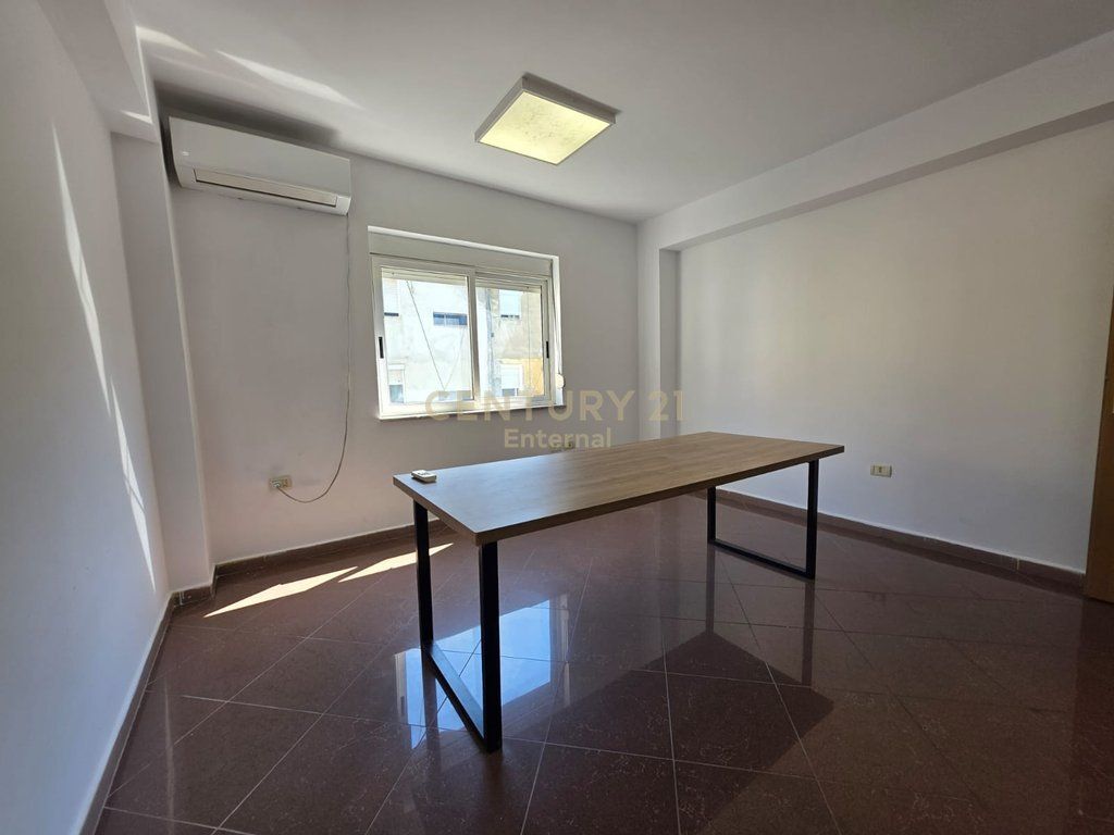 Apartament 2+1 Per Qira tek Stadiumi Dinamo