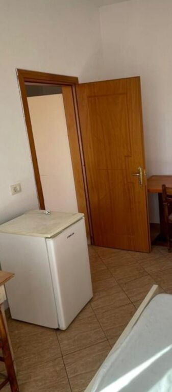 GARSIONERE 16000 LEKE.VILAT GJERMANE