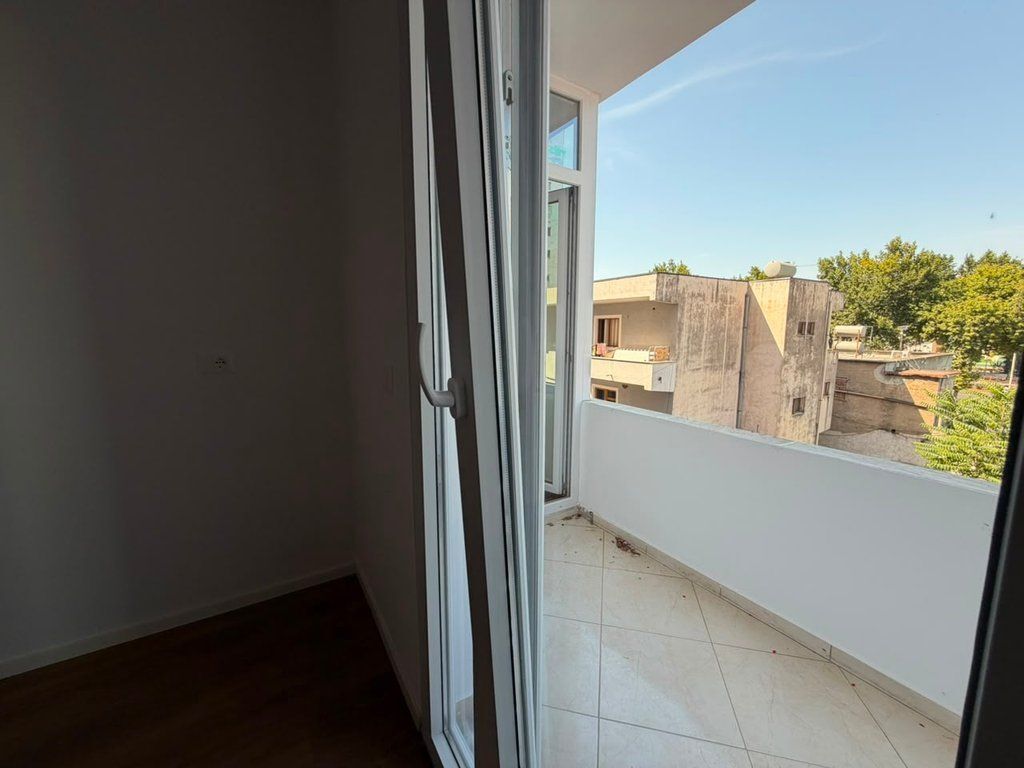 Shitet, Apartament 1+1, Rruga Dritan Hoxha, Tiranë