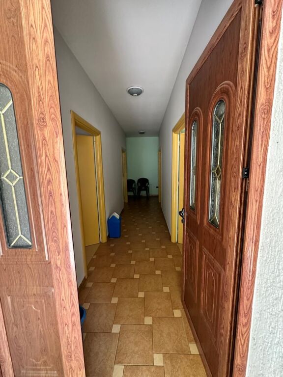 SHITET GODINË 2-KATËSHE – HOTEL 7 DHOMA + AMBIENT BIZNESI, LLIXHA ELBASAN