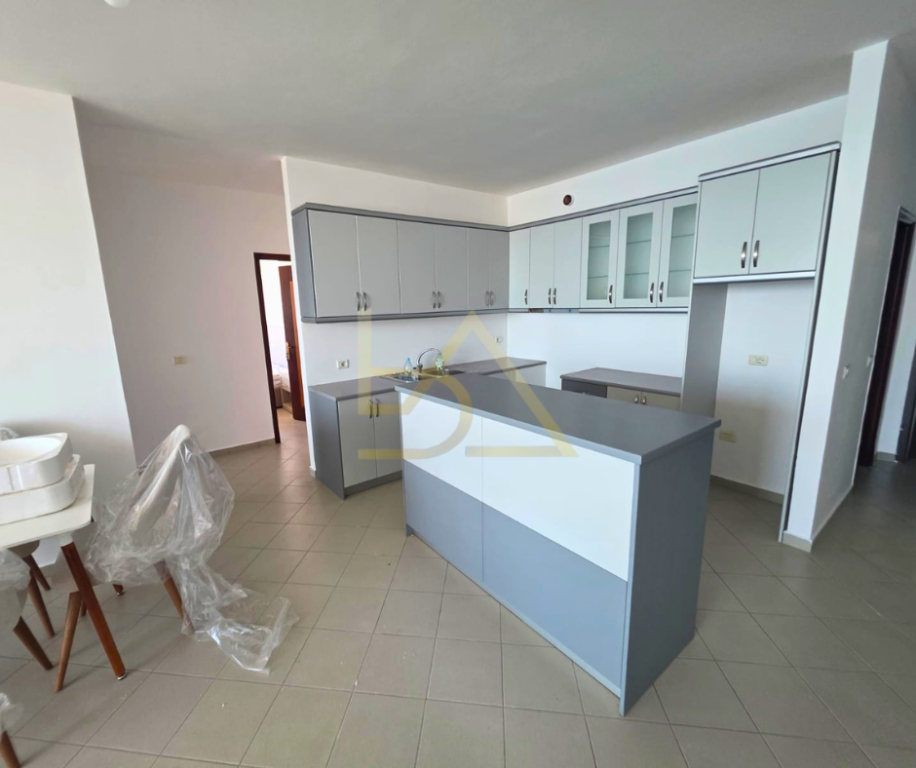 Apartament 3+1 me Pamje Deti për Shitje – Sarandë, Zona e Portit