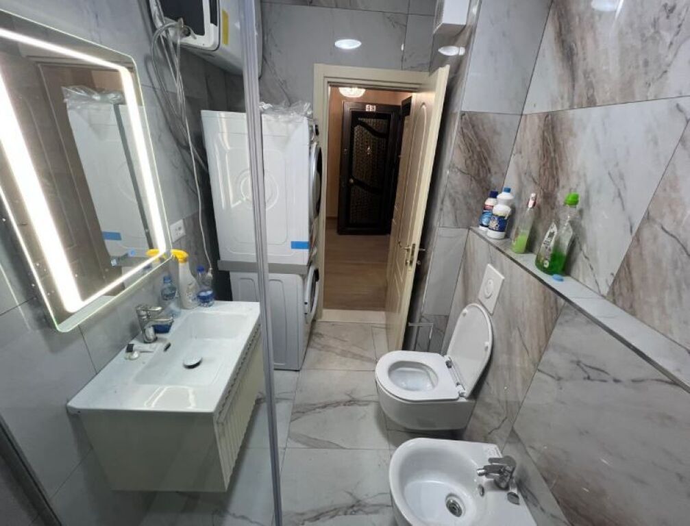 Shitet Apartament 1+1 Tek Bulevardi Zogu i Pare   ID 5329