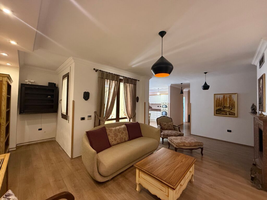 Apartament 2+1+Parkim KOpshti Botanik
