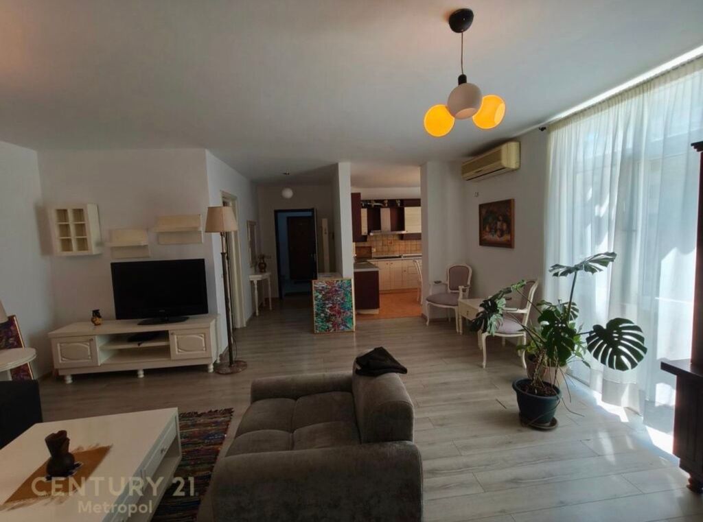 APARTAMENT 2+1 Me Qira PRANE ISH EKSPOZITES