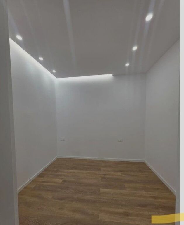Shitet ,Apartament 1+1, Komuna e Parisit, Tirane 129,000 €