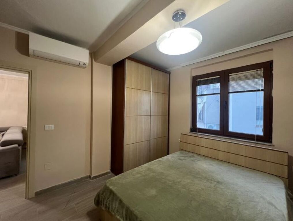 Shitet Apartament 1+1 Tek Bulevardi Zogu i Pare   ID 5329