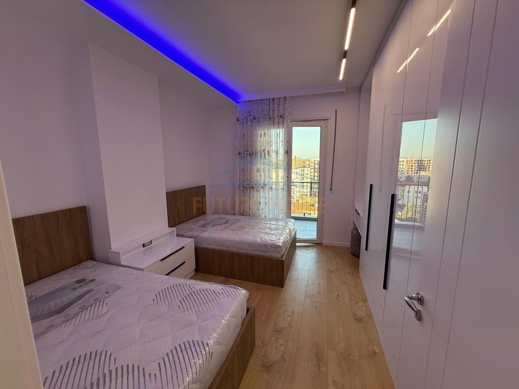 Shitet, Apartament 2+1+2, Kamez