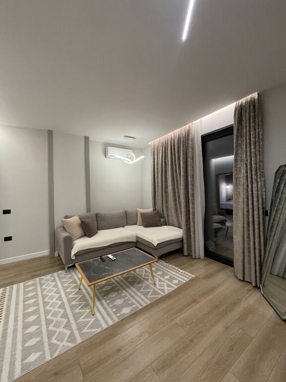 Jepet me qera apartament 2+1+2 tek Rruga e Kosovareve
