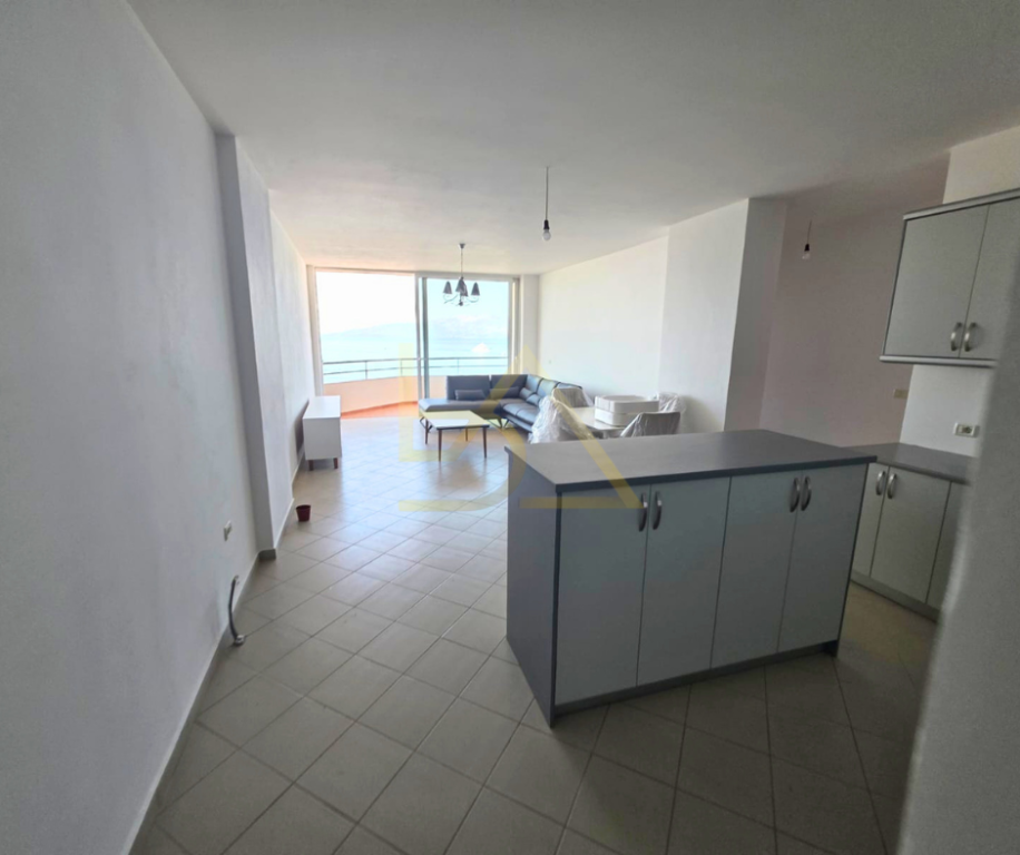 Apartament 3+1 me Pamje Deti për Shitje – Sarandë, Zona e Portit