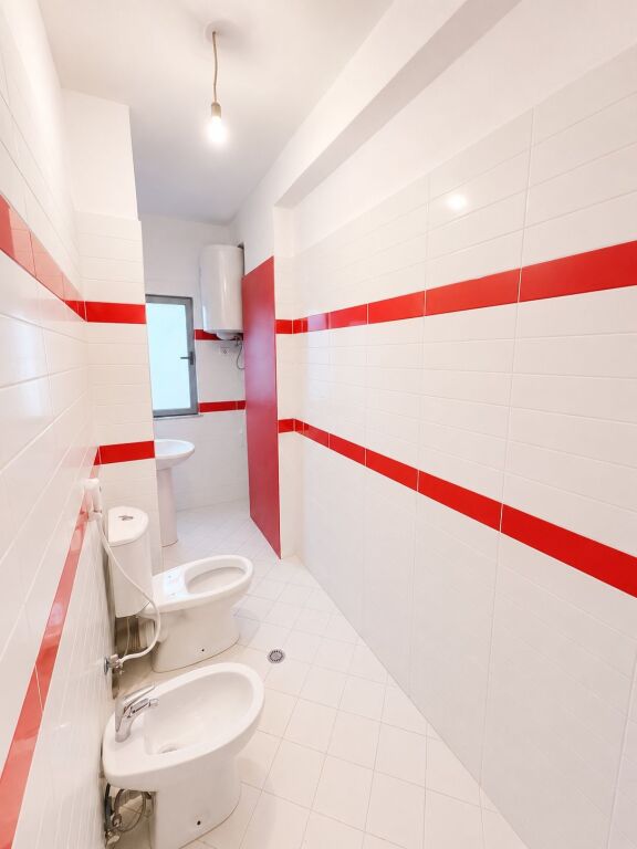 Astiri - Jepet 2+1+2 Me Qera E Kompletuar Tek Vila L  Ky apartament ndodhet në katin e 7-të të një ndërtese 8-katëshe në zonën e Astirit, Tiranë, CMIMI NE LEKE  • Sipërfaqe neto 110 • 2 dhoma gjumi • 2 banjo • Kati i 7-të nga 8 gjithsej • I përshtatshëm për familje  • Për më shumë informacion, ju lutemi na kontaktoni!