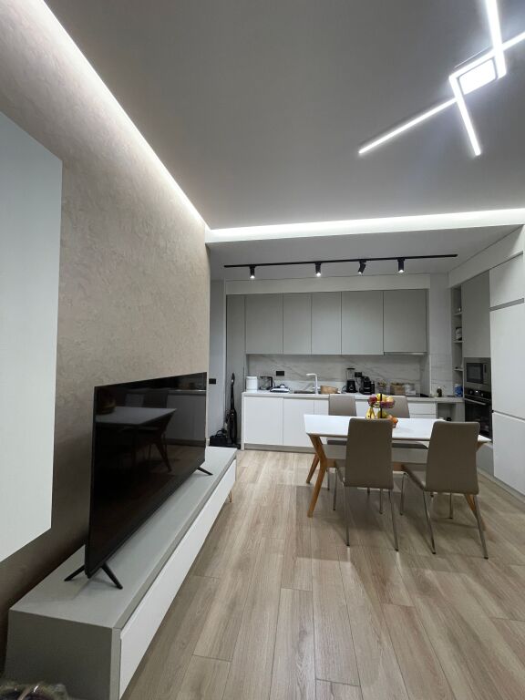 Jepet me qera apartament 2+1+2 tek Rruga e Kosovareve