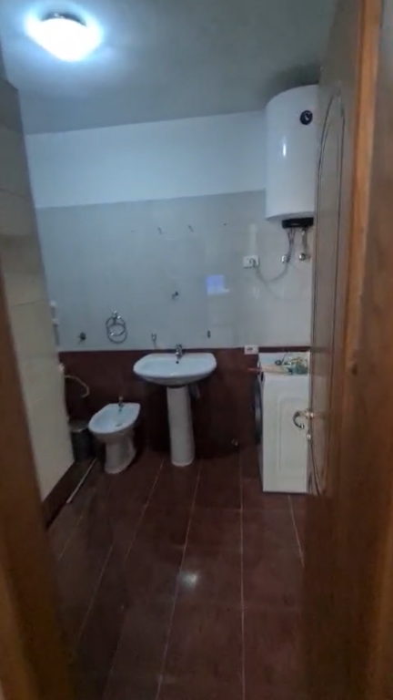 Apartament 1+1 per qera 5 maji Concord Center !